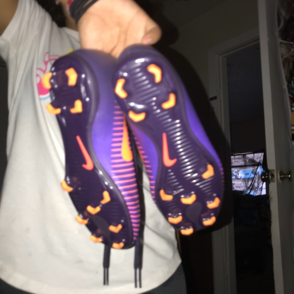 Soccer cleats